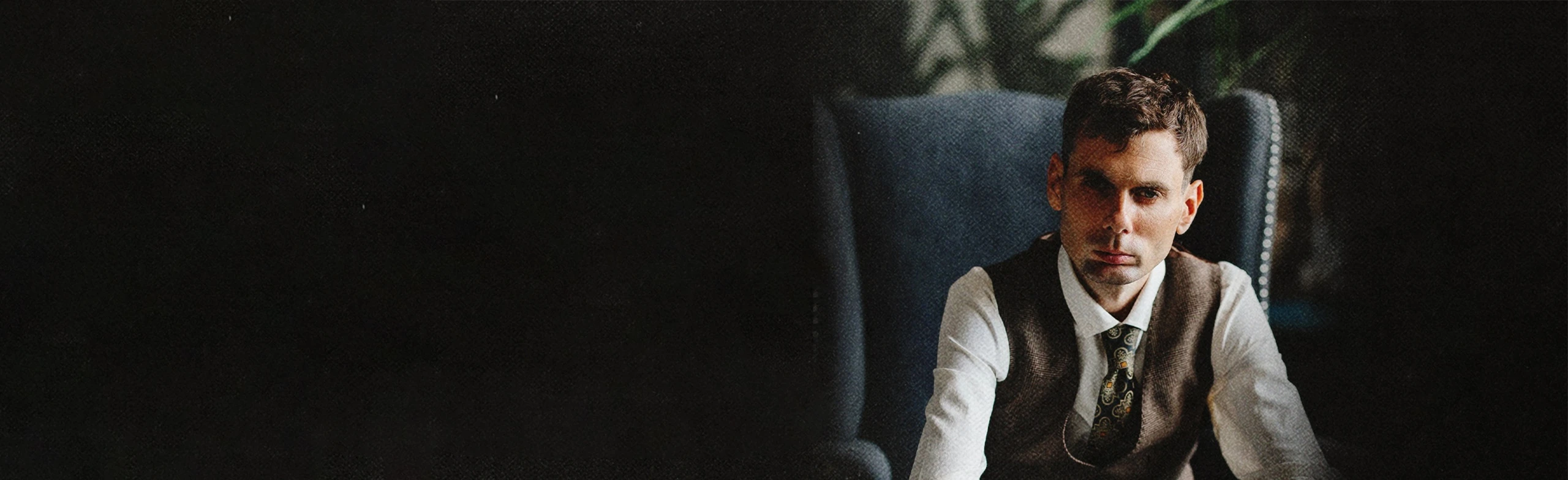 Постер Максим Апрель